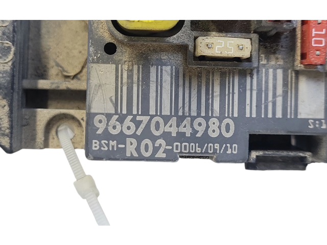   Pojistková skříňka 9667044980   Peugeot 5008 2011