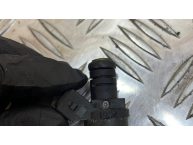 Vstřikovač 1427240   BMW 5 E60 E61  pro benzínový motor 2.2 M54B22 