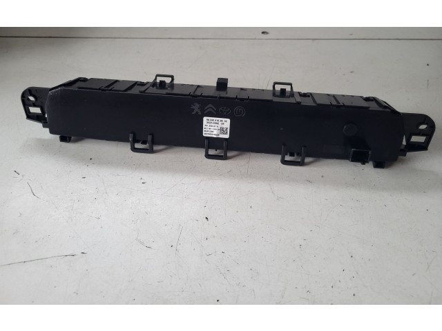   Pojistková skříňka 98340416ZD   Toyota Proace 2024