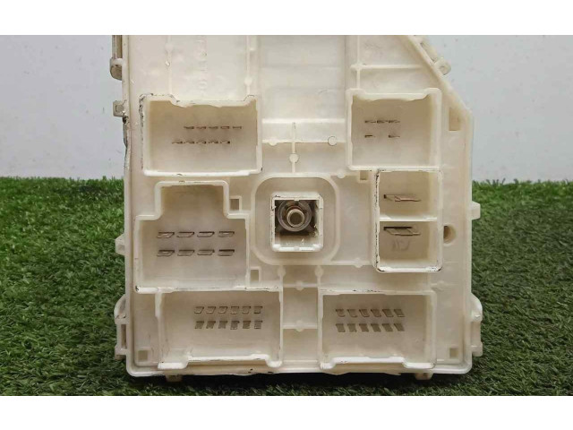 Pojistková skříňka Řídící jednotka BSM 8272142020   Toyota RAV 4 (XA10) 2002