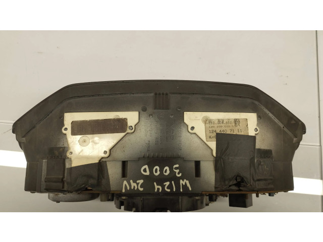 Přístrojová deska  Mercedes-Benz E W124 1988 1244407111  