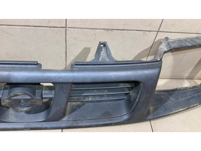 Передняя решётка Nissan Navara D22 1997-2004 года 623102S4, 623102S400      