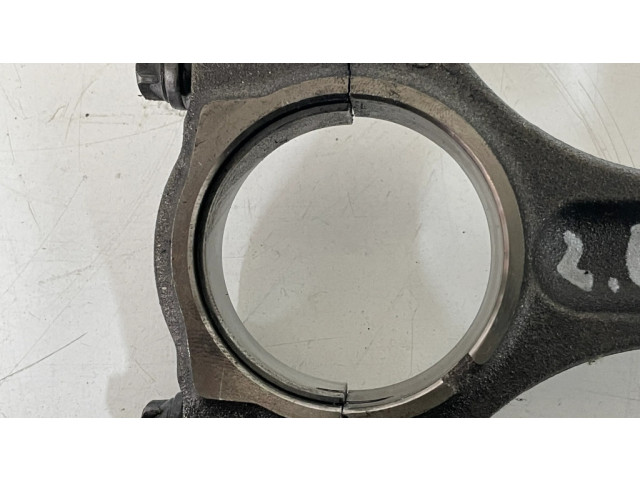 Píst 7803033, 7807345   BMW 3 E92 E93  pro naftový motor 2.0  