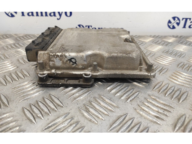 Řídící jednotka 0281010633, 8200119842   Renault Trafic I 2002