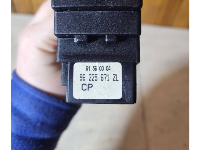Ручка стеклоочистителей 96225671ZL, 61560004   Citroen XM