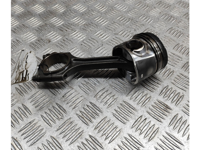 Píst 31339777, 31401216   Volvo V60     