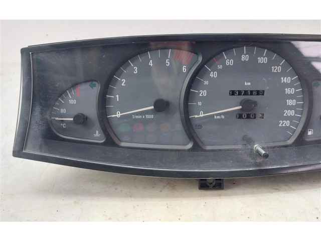 Панель приборов 13109657BL   Opel Omega B2       