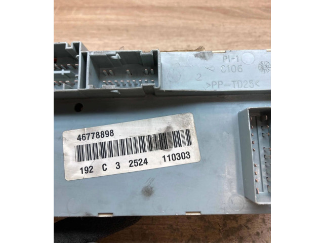 Блок предохранителей 46778898, 110303   Fiat Stilo    