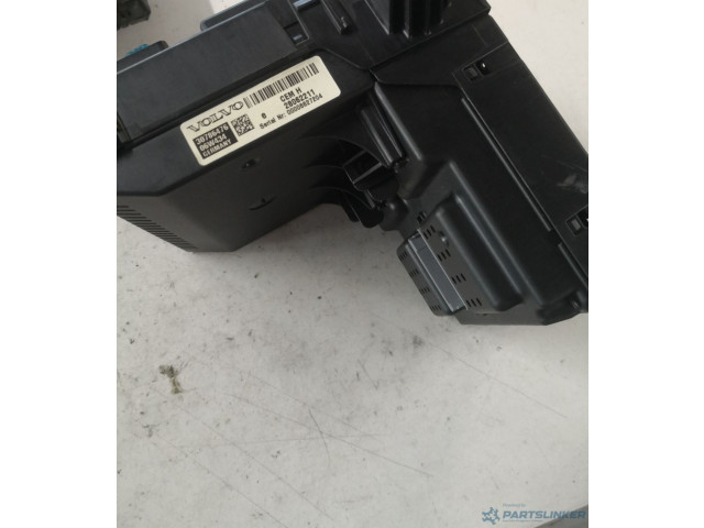   Pojistková skříňka 30786476   Volvo XC90 2002