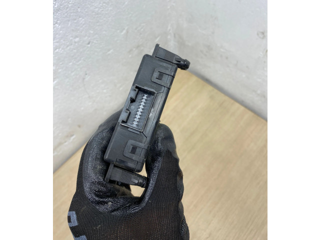 Замок багажника 1K0907530E, 1K0907951    Volkswagen PASSAT B7 2011 - 2014 года