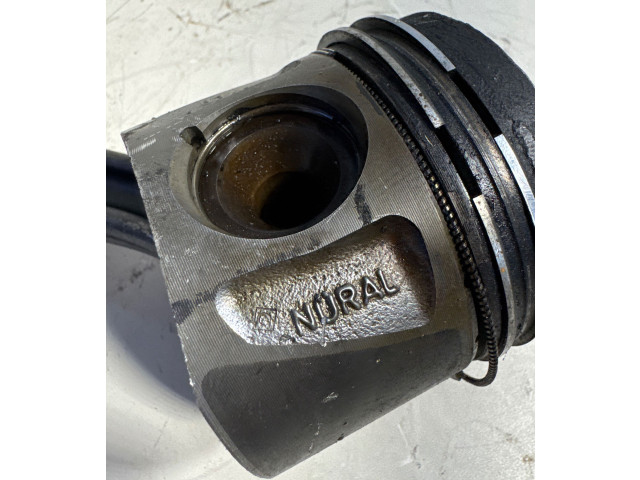 Píst 8340F   Mercedes-Benz ML W164    642.940 