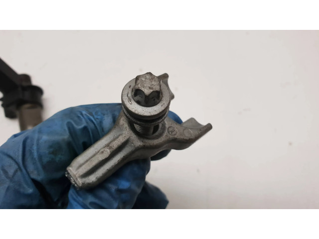 Vstřikovač 7797877   BMW 1 E82 E88  pro naftový motor 2.0 N47d20 
