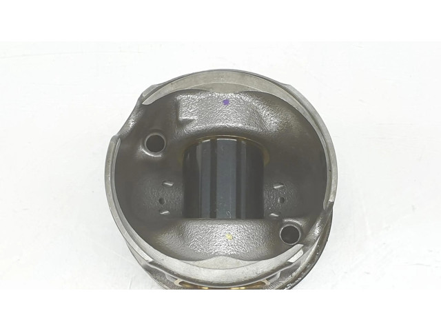 Píst 11258571012, 1212CD   BMW 2 F22 F23  pro naftový motor   