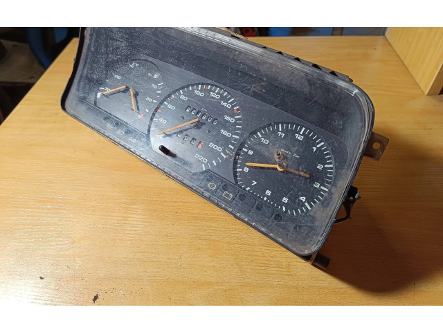 Přístrojová deska  Volkswagen PASSAT B3 1992 5220029110  