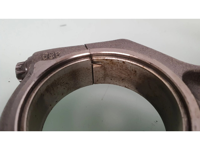 Píst 7624408, 11247624408   BMW 4 F32 F33  pro benzínový motor 2.8 N26 