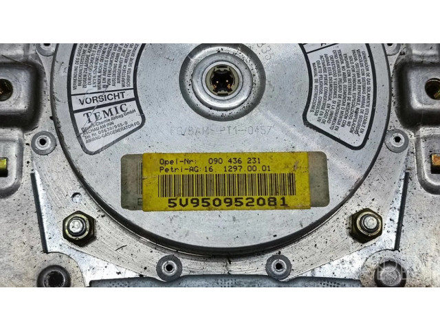 Подушка безопасности водителя 090436231   Opel Omega B1
