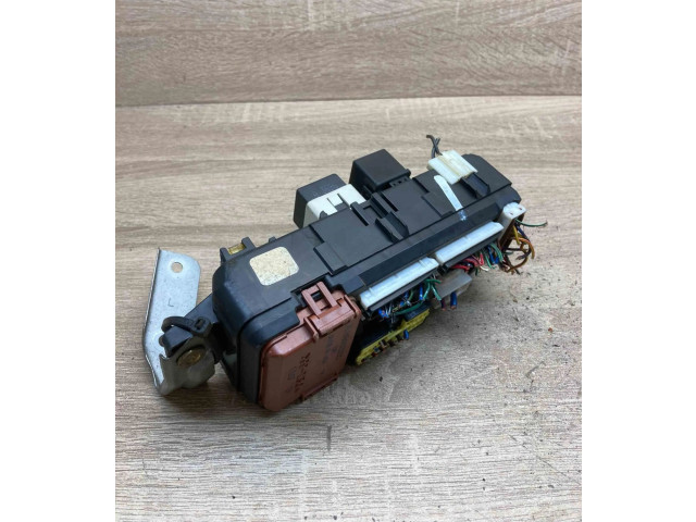 Блок предохранителей MB953355, MB953383   Mitsubishi Space Star    