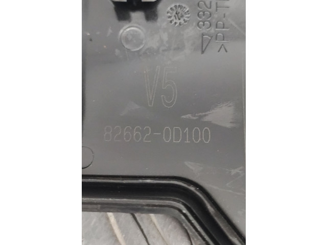   Pojistková skříňka 821150DJ81A, 826620D100   Toyota Yaris 2016