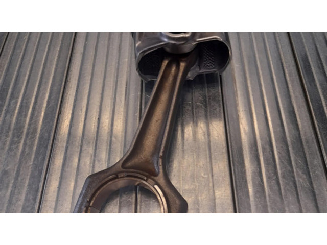 Píst 8678931, 9494399   BMW X2 F39  pro benzínový motor 2.0  