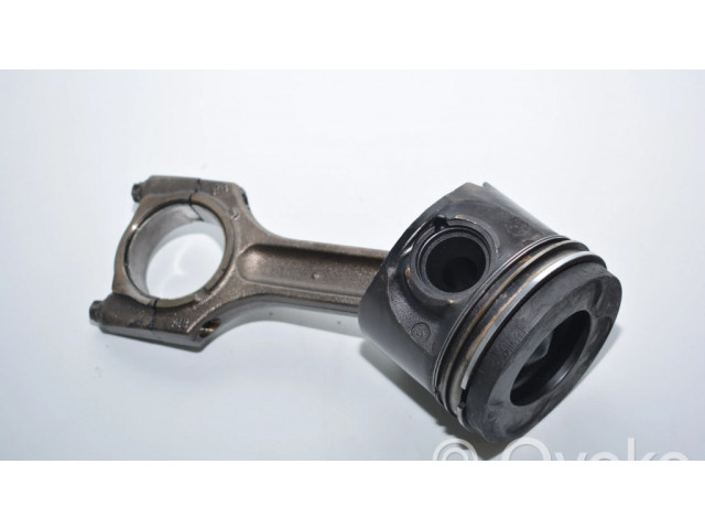 Píst    BMW 7 E65 E66  pro naftový motor 3.0 M57S 