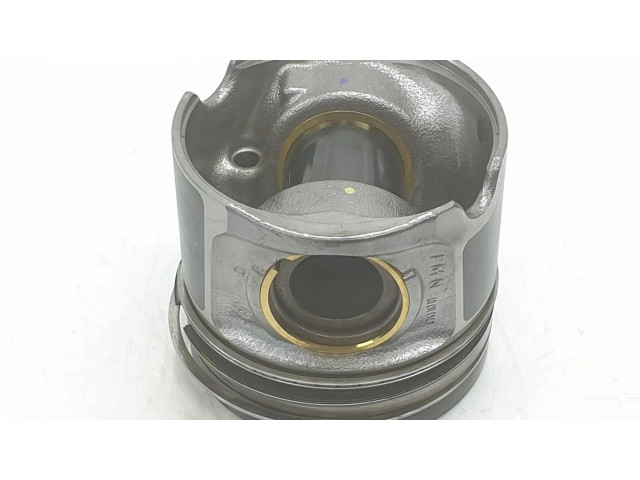 Píst 11258571012   BMW 2 F22 F23  pro naftový motor   