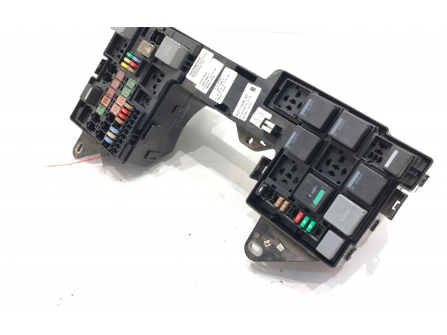 Блок предохранителей  8X2T-14A003-AA   Jaguar XF    