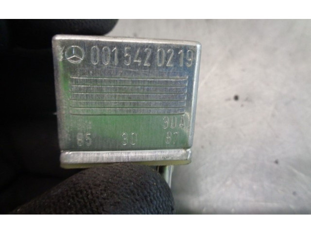   Pojistková skříňka 0015420219   Mercedes-Benz E W124 1991