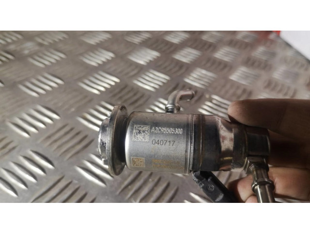 Vstřikovač A0004901613, 17T25803980   Mercedes-Benz E W212  pro naftový motor 2.2  