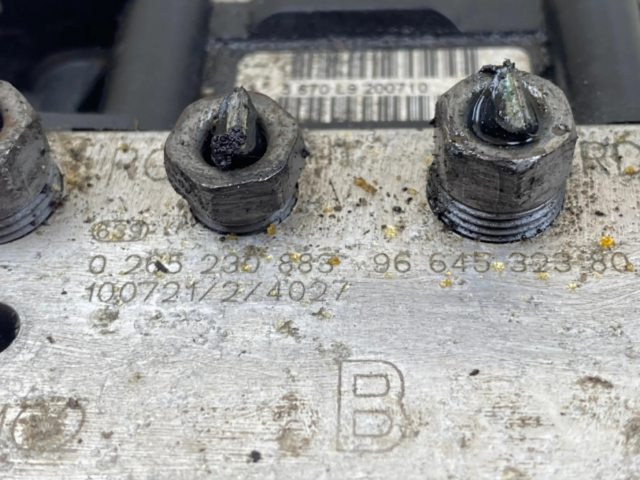 Jednotka ABS 0265230883, 9664532380   Peugeot 3008 I 2012