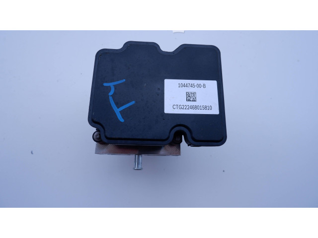 Интеркулер  104474500B, CTG222468015810   Tesla Model Y 