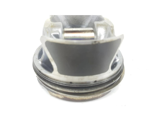  Поршень с шатуном  11258637807, 1212CD  BMW 7 G11 G12 для бензинового двигателя 
