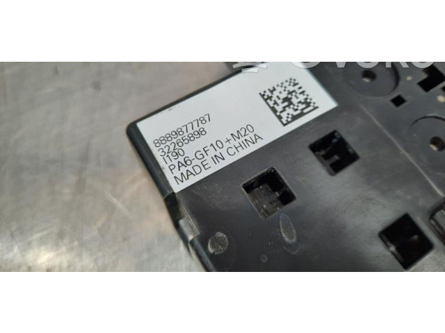   Pojistková skříňka 32265898   Volvo XC40 2020