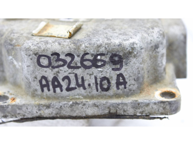 Топливная рампа 0438121087, 048133353   Audi 80 90 B3  