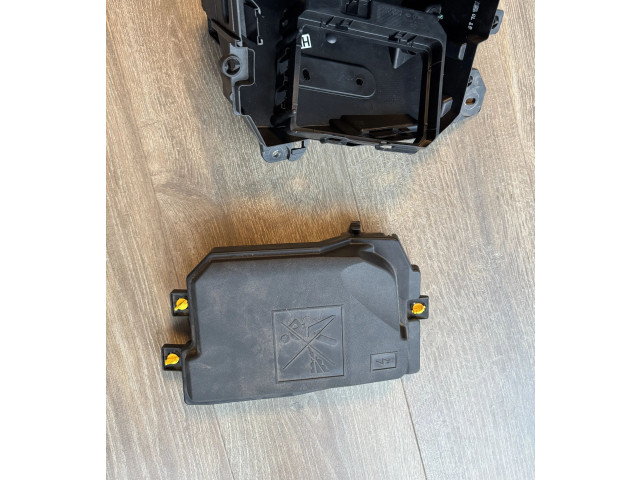Блок предохранителей  284B88494R   Renault Arkana    