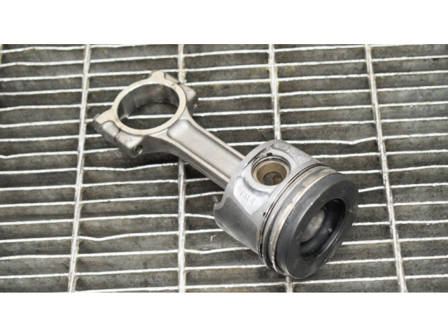  Поршень  120A18001R, 7701475074  Renault Clio IV для дизельного двигателя 1.5
