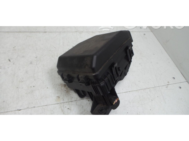 Блок предохранителей 42564728   Opel Karl    