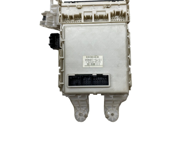   Pojistková skříňka 827300F070C, 157510A04   Toyota Verso 2010