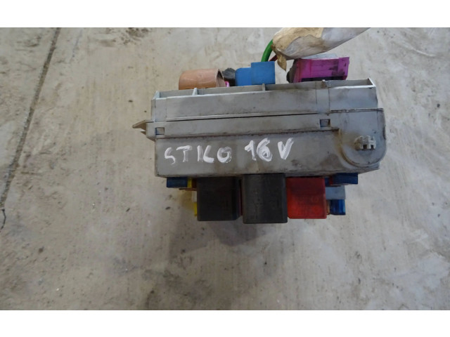 Блок предохранителей 46846105, 57657   Fiat Stilo 2002