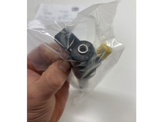Форсунка 0445110743    BMW 5 G30 G31   