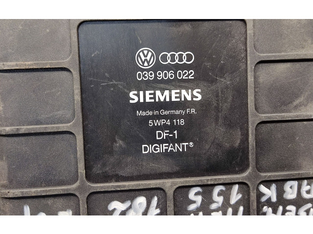Блок управления двигателем ECU 039906022   Audi 80 90 S2 B4