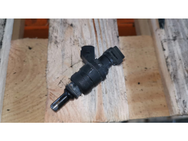 Vstřikovač 1427240   BMW 5 E39  pro benzínový motor 2.0  