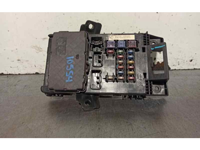 Pojistková skříňka Řídící jednotka BSM 8273005010, 05810530   Toyota Avensis T220 2000
