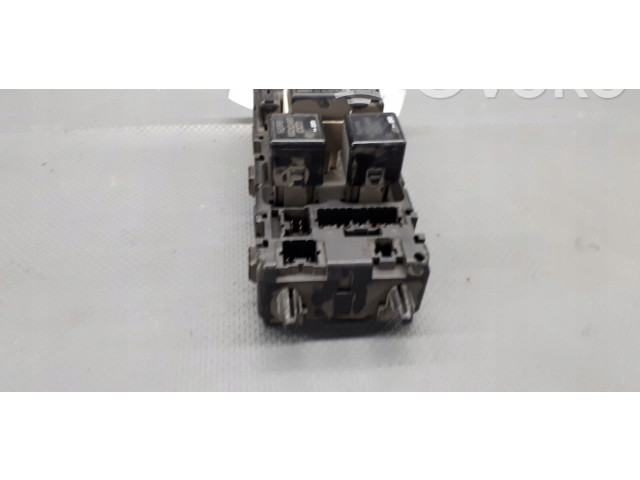 Блок предохранителей 2L040640   Mitsubishi Space Star    