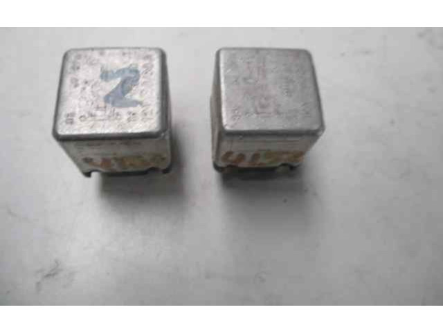 Pojistková skříňka Řídící jednotka BSM 015420219, 4RD00412200   Mrcedes-Benz E W124 1988