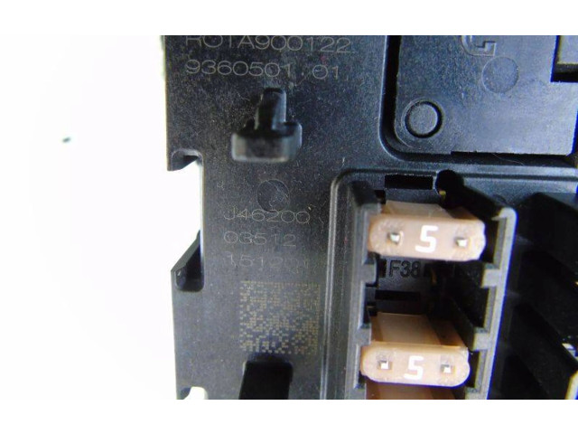 Блок предохранителей  ROTA900122   BMW i3    