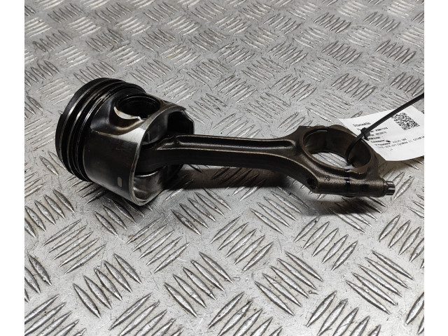Píst 31339996, 31401216   Volvo V60    D 5204 T2 