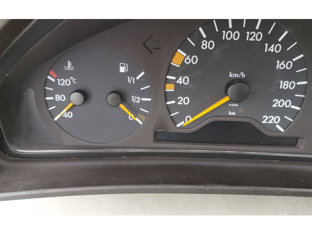 Přístrojová deska  Mercedes-Benz E W210 1995 2105406547  