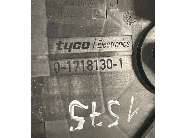 Блок предохранителей  17181281, 017181301   Volkswagen Golf Plus    