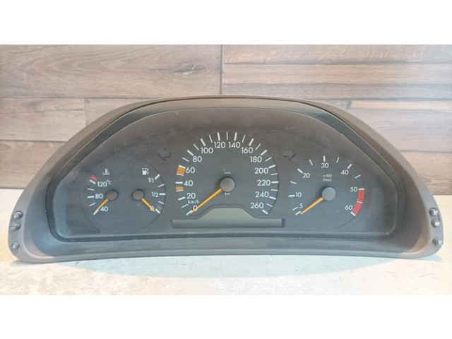 Přístrojová deska  Mercedes-Benz E W210 1999 2105409647, 84570244  