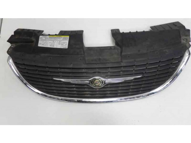 Решётка в плоскости крышки Chrysler Grand Voyager IV 2001-2007 года 4857522AA, DG0052001      